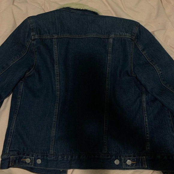 women’s levi’s sherpa denim jacket size medium - Picture 4 of 4